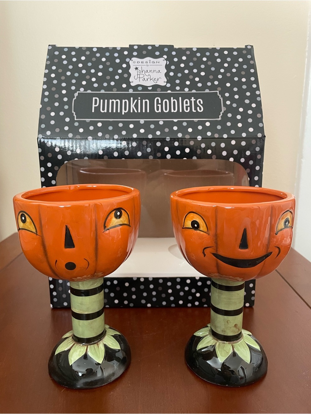NIB JOHANNA PARKER SET OF 2 PUMPKIN GOBLETS Cups Glasses Halloween Holiday Wine